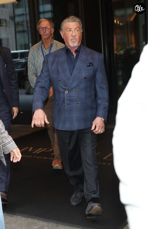 New York, NY — Sylvester Stallone arrive sur le plateau de l’émission Today, à Manhattan, pour promouvoir ses mémoires, The Steps. Backgrid USA / Bestimage