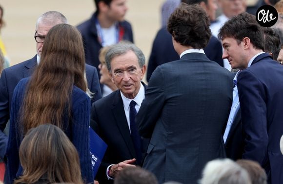 La famille Arnault était réunie place de la Concorde pour la messe célébrée par le pape Léon XIV. 

Bernard Arnault et ses enfants - Les célébrités lors de la grande messe du pape Leon XIV sur la place de la Concorde à Paris, le 26 septembre 2026. Entre l’avenue des Champs-Elysées et la place de la Concorde, 700.000 fidèles et curieux, venus des quatre coins du globe, se sont rassemblés pour participer à la messe célébrée par le Saint Père. Le voyage apostolique, du 25 au 28 septembre 2026, se poursuivra à Lourdes et Metz. © Jacovides / Moreau / Bestimage