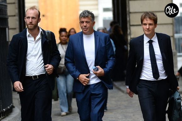 Alors que son émission "Recherche appartement ou maison" continue sans lui,

Jugé en appel pour violences conjugales, l’animateur Stéphane Plaza arrivent avec ses avocats, Julien Roelens et Antonin Gravelin-Rodriguez (Cabinet Joshua), pour la décision de la justice après les réquisitions formulées en juillet au tribunal de Paris, France, le 18 septembre 2026. © Bestimage