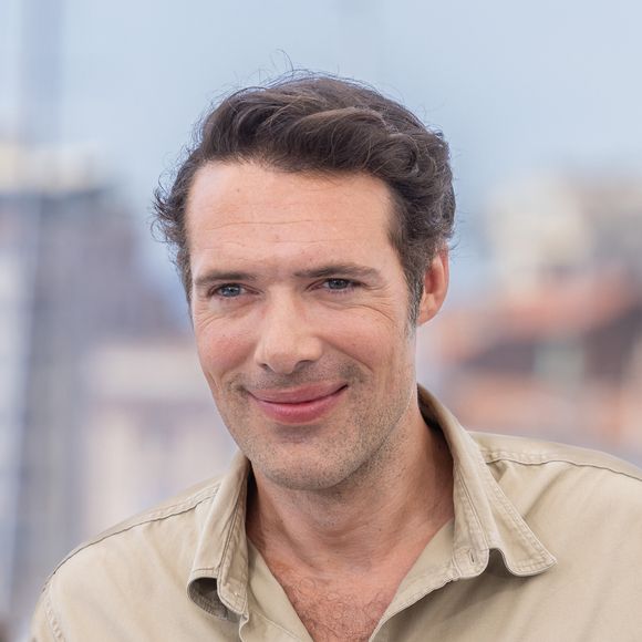Le réalisateur Nicolas Bedos au photocall de "Mascarade" lors du 75ème Festival International du Film de Cannes, le 28 mai 2022. 
© Olivier Borde / Bestimage
