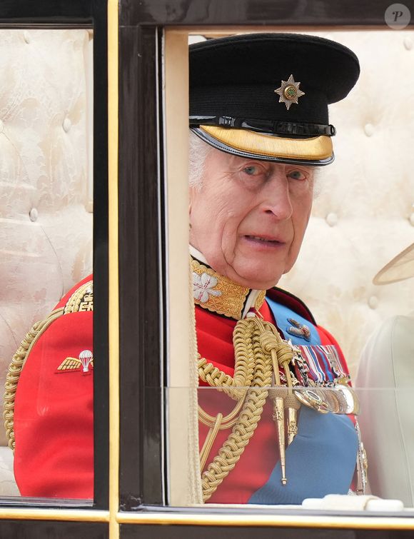 Le roi Charles III d'Angleterre - Les membres de la famille royale britannique au balcon du Palais de Buckingham lors de la parade militaire "Trooping the Colour" à Londres le 15 juin 2024
© Julien Burton / Bestimage
