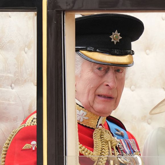 Le roi Charles III d'Angleterre - Les membres de la famille royale britannique au balcon du Palais de Buckingham lors de la parade militaire "Trooping the Colour" à Londres le 15 juin 2024
© Julien Burton / Bestimage