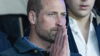 Prince William perd l’un de ses grands amis en plein match de polo : l’homme de 53 ans stoppé en pleine course