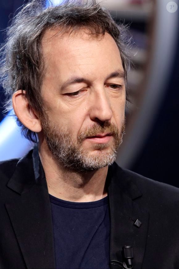 Aujourd’hui, le Marais est devenu chic et touristique, avec des boutiques de luxe et une ambiance transformée.


Portrait de Arthur H - "La grande Librairie" sur France 5.
CEDRIC PERRIN / BESTIMAGE