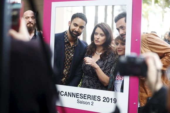 Joakim Latzko et Anne Décis (Plus Belle la Vie) - Masterclass des acteurs des série "Plus Belle la Vie", "Les Mystères de l'Amour" et "Alice Nevers" à l'Espace Miramar lors du festival Canneseries à Cannes, le 7 avril 2019. © Dylan Meiffret / Nice Matin / Bestimage