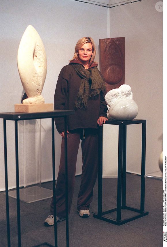 Cecilia Rodhe à l’exposition de sculptures à Paris, Espace Eiffel-Branly — MAC 2000, pied.

JEAN LOUIS MACAULT / BESTIMAGE