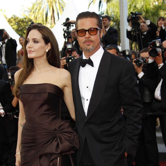 Acquis avec son ex-femme Angelina Jolie, ce gigantesque domaine de 1 000 hectares, situé près de Brignoles, attire tous les regards. 

Angelina Jolie et Brad Pitt - 64e Festival de Cannes, montée des marches du film "Tree of Life", le 16 mai 2011. © Guillaume Gaffiot/Bestimage