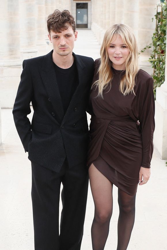 Niels Schneider et sa compagne Virginie Efira - 35ème édition des "Trophées ANDAM" dans les jardins du Palais Royal à Paris, France, le 27 juin 2024. Photo par Christophe Clovis / Bestimage