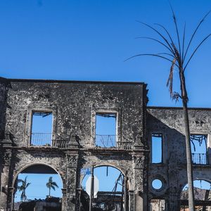 Après les incendies dévastateurs du 7 janvier 2025, les habitants d'Altadena (Calfiornie) tentent de prendre un nouveau départ, à l'instar du couple belge Nicolas Husson et Catherine De Pauw, résidant aux Etats-Unis depuis 24 ans dont 18 ans passés à Los Angeles. Le 12 janvier 2025. 
© Pieter-Jan Vanstockstraeten / Bestimage