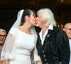 Ce jour-là, Jean-Jacques Julien, le fondateur de l'entreprise Depann2000, était son témoin de mariage
Murielle Mégevand et Hugues Aufray s'embrassent sur le parvis de l'église - Mariage d'Hugues Aufray et de Murielle Mégevand à l’église Saint-Vigor de Marly-Le Roy, France, le 2 septembre 2023.