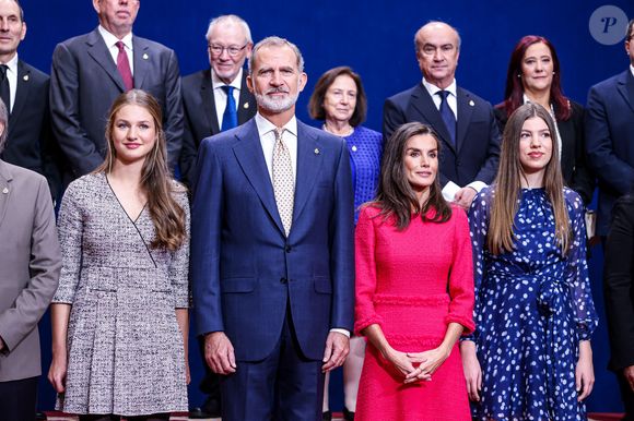 La reine Letizia d'Espagne, le roi Felipe d'Espagne. La princesse Leonor et la princesse Sofia remettent les médailles aux lauréats du Prix Princesse des Asturies à l'hôtel Reconquista le 25 octobre 2024 à Madrid, Espagne. par Archie Andrews/ABACAPRESS.COM