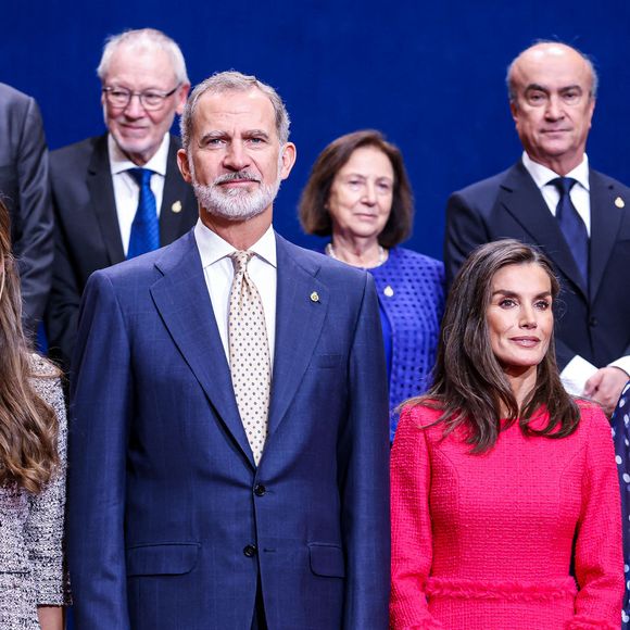 La reine Letizia d'Espagne, le roi Felipe d'Espagne. La princesse Leonor et la princesse Sofia remettent les médailles aux lauréats du Prix Princesse des Asturies à l'hôtel Reconquista le 25 octobre 2024 à Madrid, Espagne. par Archie Andrews/ABACAPRESS.COM