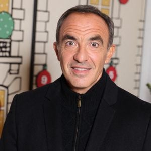 Au studio 217, Nikos Aliagas bénéficie également des services d’un ostéopathe.

Nikos Aliagas assiste à l'inauguration de Star Academy Pop Up à Paris, France, le 17 décembre 2025. Photo par Jerome Domine/ABACAPRESS.COM