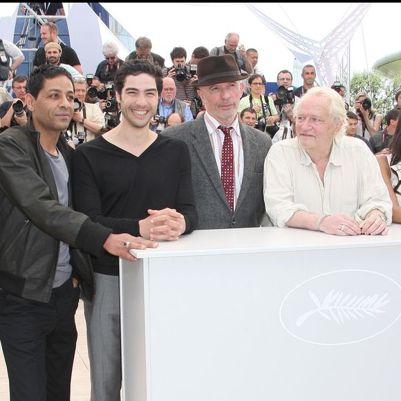 Reda Kateb, Hichem Yacoubi, Tahar Rahim, Jacques Audiard, Niels Arestrup, Leïla Bekhti et Adel Belcheif - Photocall du film "Le Prophète" le 16 mai 2009 au festival de Cannes BORDE-JACOVIDES / BESTIMAGE