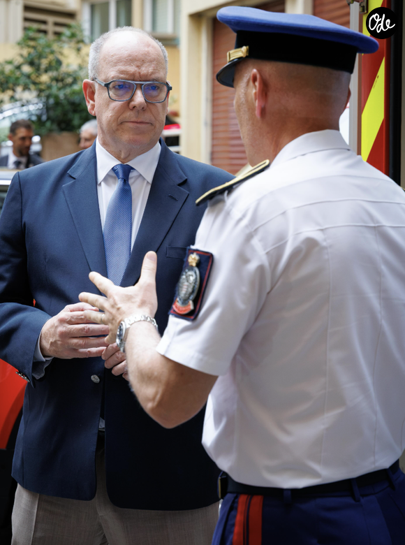 “Plus que jamais, la Principauté de Monaco demeurera unie et déterminée face à la violence et au crime" a déclaré le Prince

LL.AA.SS. le Prince Albert II et la Princesse Charlène aux côtés des forces engagées - Instagram du Palais de Monaco