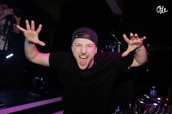 La naissance de la petite Hayden a comblé de bonheur le célèbre DJ français.

Exclusivité - Quentin Mosimann se produit lors de la soirée organisée pour le 20e anniversaire du club « La Plage », qui s'est tenue au La Plage Club à Bordeaux, en France, le 14 mars 2015. Photo de Jérôme Domine/ABACAPRESS.COM