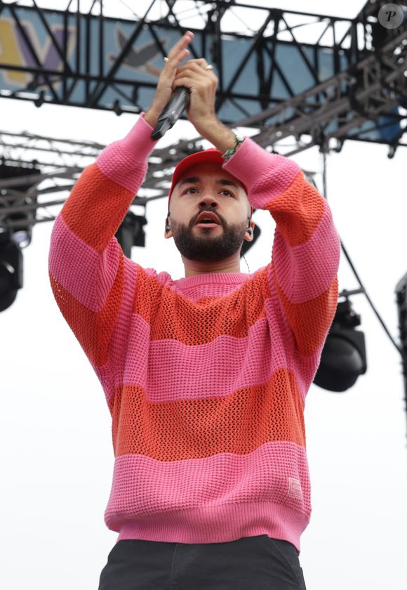 Olivier Ordonnez "Oli" de Bigflo et Oli lors du concert à l'occasion de l'opération "vacances de OUF, journée des oubliés des vacances" pour les 80 ans du Secours Populaire au Champ-de-Mars à Paris le 20 août 2025.

© Coadic Guirec / Bestimage
