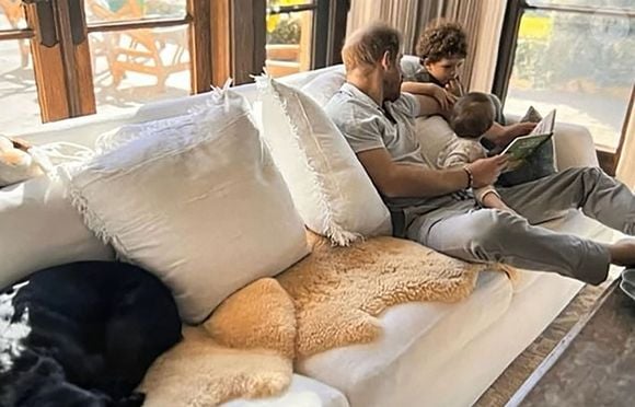 Le prince Harry, duc de Sussex et Meghan Markle, duchesse de Sussex, dévoilent des photos et des vidéos inédites de leur fils Archie dans "Harry & Meghan" (Netflix).  Le 15 décembre 2022.