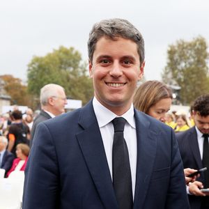 Gabriel Attal - Les célébrités lors de la grande messe du pape Leon XIV sur la place de la Concorde à Paris, le 26 septembre 2026. Entre l’avenue des Champs-Elysées et la place de la Concorde, 700.000 fidèles et curieux, venus des quatre coins du globe, se sont rassemblés pour participer à la messe célébrée par le Saint Père. Le voyage apostolique, du 25 au 28 septembre 2026, se poursuivra à Lourdes et Metz. © Jacovides / Moreau / Bestimage