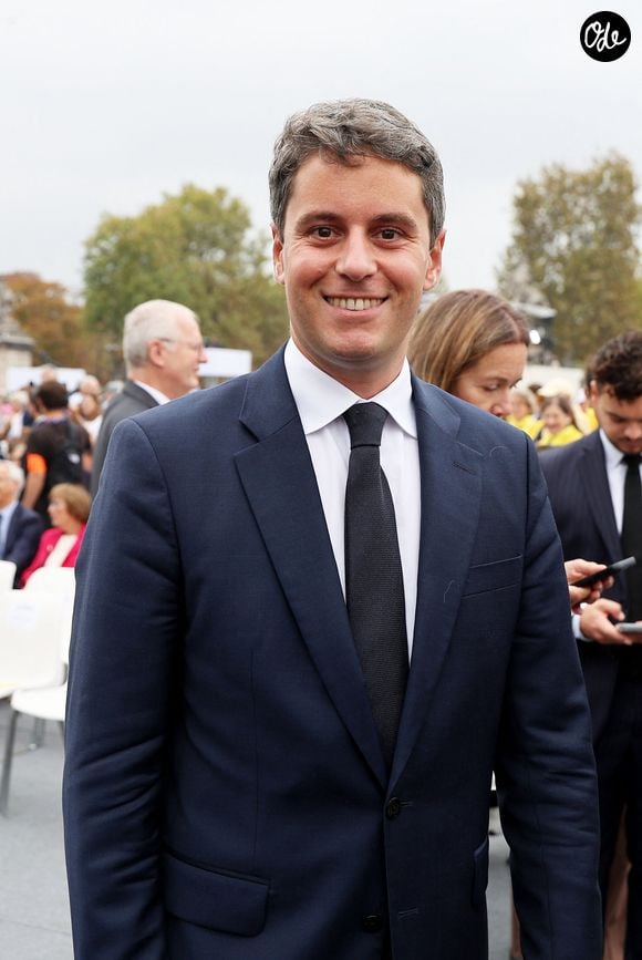 Gabriel Attal - Les célébrités lors de la grande messe du pape Leon XIV sur la place de la Concorde à Paris, le 26 septembre 2026. Entre l’avenue des Champs-Elysées et la place de la Concorde, 700.000 fidèles et curieux, venus des quatre coins du globe, se sont rassemblés pour participer à la messe célébrée par le Saint Père. Le voyage apostolique, du 25 au 28 septembre 2026, se poursuivra à Lourdes et Metz. © Jacovides / Moreau / Bestimage