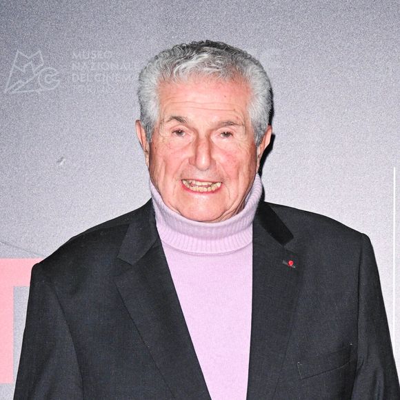 À 88 ans, Claude Lelouch réalise un rêve de longue date en ouvrant son propre ciné-bistrot à Trouville-sur-Mer.

Si tu veux une légende photo corrigée en français :

Turin, Italie : Festival du film de Turin 2025, soirée d’ouverture – tapis rouge. Sur la photo : Claude Lelouch. 
© Manuele Mangiarotti/IPA via ZUMA Press / Bestimage