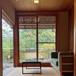 Émerveillée par cette nouvelle escapade, Mareva Galanter s’est également offert une parenthèse plus traditionnelle en séjournant dans un ryokan, une auberge japonaise authentique

Story Instagram Mareva Galanter 25 avril 2026