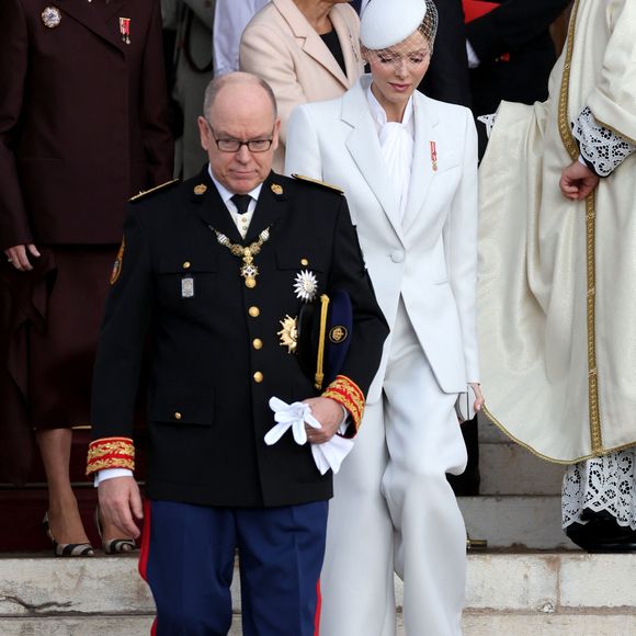 La princesse Charlene de Monaco - La famille princière Monégasque quitte la cathédrale Notre-Dame-immaculée de Monaco le jour de la fête nationale à Monaco le 19 novembre 2025. . © Dominique Jacovides - Bruno Bebert / Bestimage