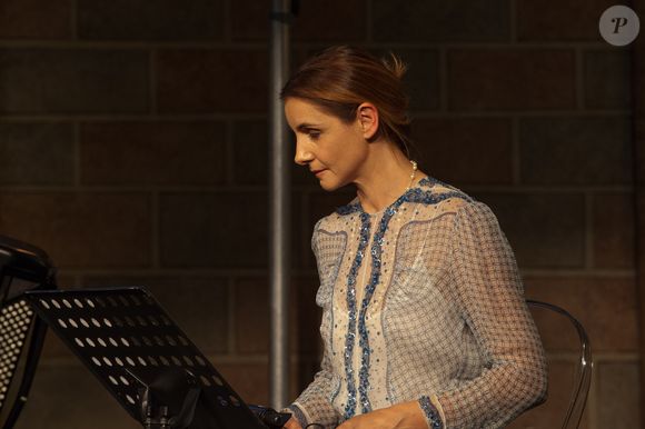 Exclusif - Clotilde Courau (princesse de Savoie) - Clotilde Courau (princesse de Savoie) lit "Le jour où Nina Simone a cessé de chanter" de Darina Al-Joundi et Mohamed Kacimi ( Actes Sud ) accompagné de son musicien au cloître des Jacobins à Toulouse pour Le Marathon des Mots 2015 le 26 juin 2015. © Gilles Bouquillon / Bestimage