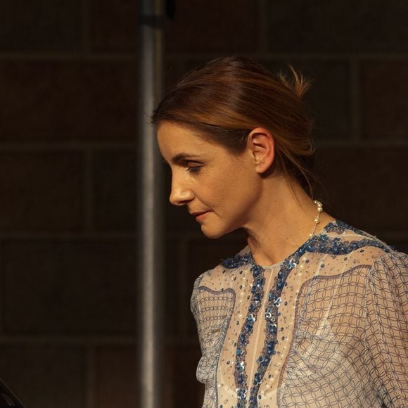 Exclusif - Clotilde Courau (princesse de Savoie) - Clotilde Courau (princesse de Savoie) lit "Le jour où Nina Simone a cessé de chanter" de Darina Al-Joundi et Mohamed Kacimi ( Actes Sud ) accompagné de son musicien au cloître des Jacobins à Toulouse pour Le Marathon des Mots 2015 le 26 juin 2015. © Gilles Bouquillon / Bestimage