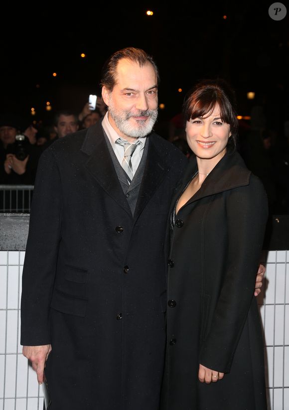 Samuel Labarthe et Hélène Médigue arrivent à l'avant-première du film 'The Monuments men' à l'UGC Normandie sur les Champs-Elysées à Paris le 12 Février 2014.
©Denis Guignebourg / Bestimage