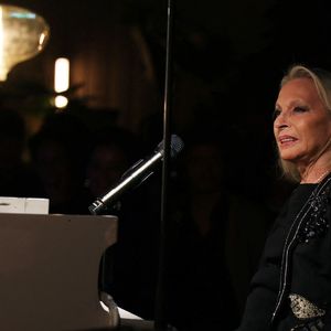 Exclusif - Veronique Sanson en Show Case lors de la soirée anniversaire des 25 ans de la Terrasse de Albane pendant le 79ème Festival International du Film de Cannes, France, le 15 mai 2026. © Denis Guignebourg/Bestimage