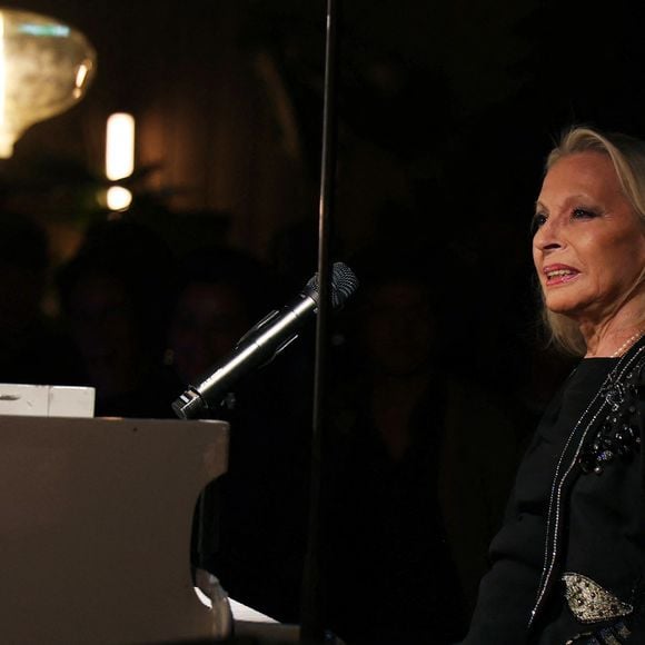 Exclusif - Veronique Sanson en Show Case lors de la soirée anniversaire des 25 ans de la Terrasse de Albane pendant le 79ème Festival International du Film de Cannes, France, le 15 mai 2026. © Denis Guignebourg/Bestimage