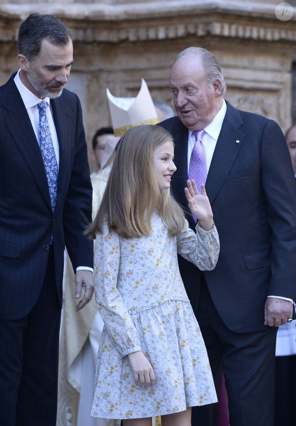 La princesse Leonorde Bourbon, Le roi Juan Carlos Ier et Le roi Felipe VI d’Espagne - La famille royale d'Espagne arrive à l'église pour célèbrer  le dimanche de Pâques à Palma de Majorque le 1er avril 2018. (AGENCE / BESTIMAGE).