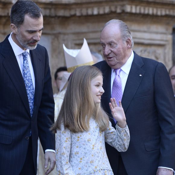 La princesse Leonorde Bourbon, Le roi Juan Carlos Ier et Le roi Felipe VI d’Espagne - La famille royale d'Espagne arrive à l'église pour célèbrer  le dimanche de Pâques à Palma de Majorque le 1er avril 2018. (AGENCE / BESTIMAGE).