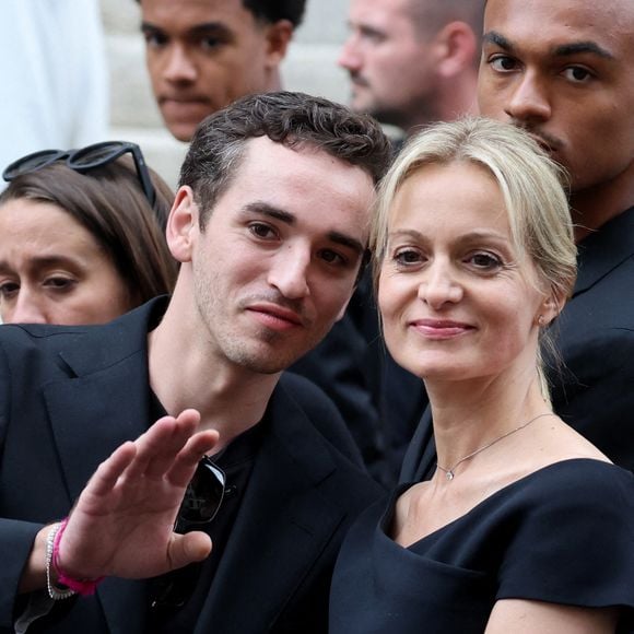 Gaston Ardisson, Audrey Crespo-Mara et son fils Sékou - Sorties des obsèques de Thierry Ardisson en l’église Saint-Roch de Paris, France, le 17 juillet 2025. 
© Clovis-Jacovides/Bestimage