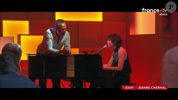 Jean Dujardin surpris par Jeanne Cherhal dans "C à vous", diffusé sur France 5 ce 11 mars 2026

Copyright : Capture d'écran France 5 / C à vous