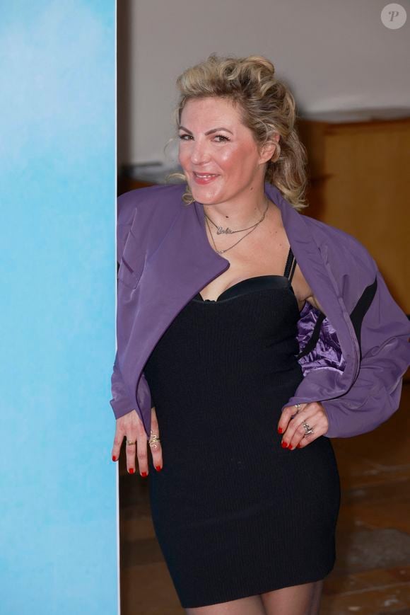 Mais après la diffusion de la finale, voilà que les tensions continuent, hors des caméras ! Les trois vainqueurs de cette cinquième saison ont en effet égratigné Anne-Élisabeth Blateau, dans "Le Parisien", samedi.

Anne-Élisabeth Blateau - La 25e édition du Festival de la fiction télé de La Rochelle, soirée de clôture à la coursive, le 16 septembre 2023. © Christophe Aubert via Bestimage