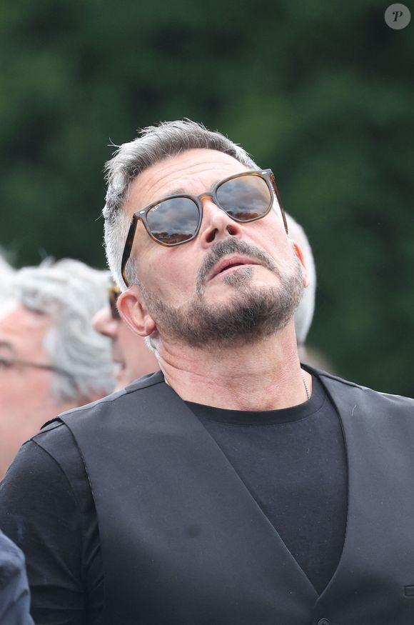 Olivier Minne - Sortie des obsèques de P.Laffont dans la salle de la Coupole du cimetière du Père-Lachaise à Paris, le 23 août 2024. L'animateur de télévision est décédé le 7 août 2024 à l'âge de 84 ans. 
© Dominique Jacovides / Bestimage