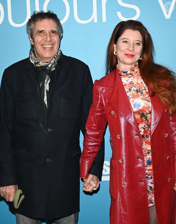 Julien Clerc et sa femme Hélène Grémillon lors de l'avant-première du film "Je verrai toujours vos visages" au cinéma UGC Normandie à Paris le 14 mars 2023. © Coadic Guirec / Bestimage