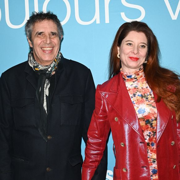 Julien Clerc et sa femme Hélène Grémillon lors de l'avant-première du film "Je verrai toujours vos visages" au cinéma UGC Normandie à Paris le 14 mars 2023. © Coadic Guirec / Bestimage