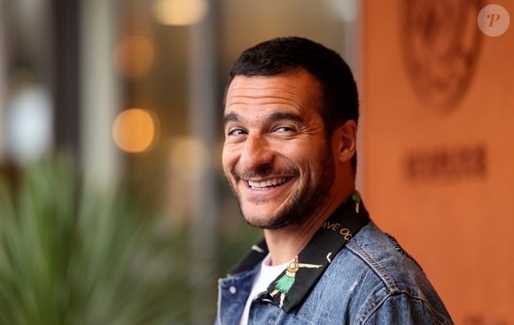 Amir Haddad au village lors des Internationaux de France de Tennis de Roland Garros 2025, à Paris, France, le 6 juin 2025. © Jacovides-Moreau/Bestimage