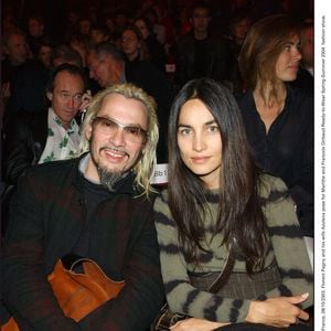 Florent Pagny et son épouse Azucena posent pour le défilé de Marithe et François Girbaud Prêt-à-porter Printemps-Eté 2004. Paris-France, 08/10/2003. Crédit Serge Arnal/Abaca