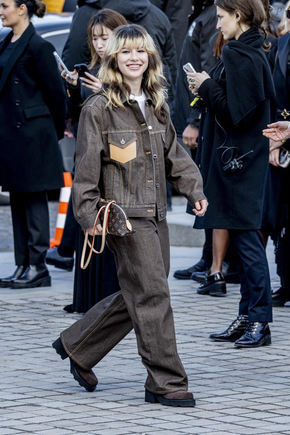 Alysa Liu arrive au défilé Louis Vuitton pendant la Fashion Week de Paris.

©Bestimage