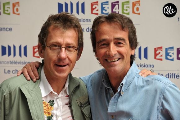 Les animateurs de télévision Jamie et Fred assistent à la conférence de presse de « France Télévisions » à Paris, en France, le 28 août 2008. Photo : Guignebourg-Gorassini/ABACAPRESS.COM