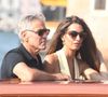 Amal Clooney portait une combinaison jaune beurre signée Balmain.

George Clooney et sa femme Amal Clooney arrivent à Venise avant le 82e Festival international du film de Venise - Italie, mardi 26 août 2025.
Backgrid UK/ Bestimage