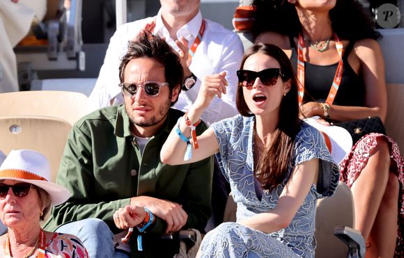 Vianney et sa femme Catherine Robert - Célébrités dans les tribunes des Internationaux de France de tennis de Roland Garros 2024 à Paris le 7 juin 2024.  © Jacovides-Moreau/Bestimage