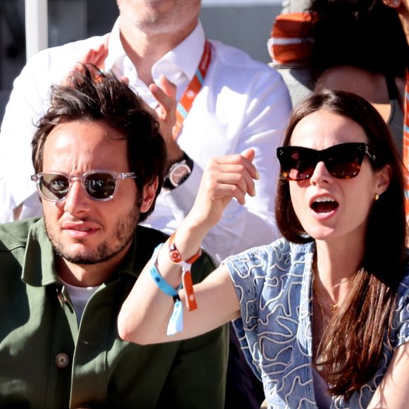 Vianney et sa femme Catherine Robert - Célébrités dans les tribunes des Internationaux de France de tennis de Roland Garros 2024 à Paris le 7 juin 2024.  © Jacovides-Moreau/Bestimage