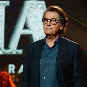 Exclusif - Francis Cabrel lors de l'enregistrement de l'émission "Serge Lama, le dernier rappel" présentée par F. Bollaert, diffusée le vendredi 21 novembre 2025 sur France 3 à 21h10, au théâtre Marigny à Paris, France, le 29 avril 2025. © Clovis-Moreau/Bestimage