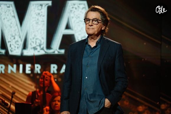 Exclusif - Francis Cabrel lors de l'enregistrement de l'émission "Serge Lama, le dernier rappel" présentée par F. Bollaert, diffusée le vendredi 21 novembre 2025 sur France 3 à 21h10, au théâtre Marigny à Paris, France, le 29 avril 2025. © Clovis-Moreau/Bestimage