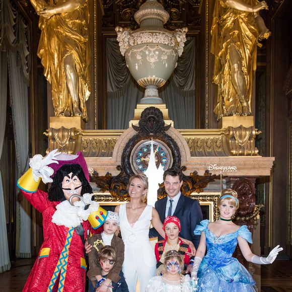 Exclusif - Elodie Gossuin, son mari Bertrand et leur enfants à l'avant-première de la nouvelle saison "Festival Pirates et Princesses" de Disneyland Paris au Palais Garnier à Paris, le 9 mars 2018. 

Photo : Cyril Moreau / Bestimage